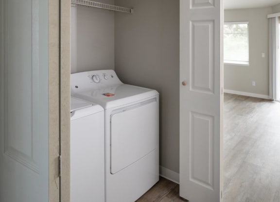 Outlook16 Laundry Closet