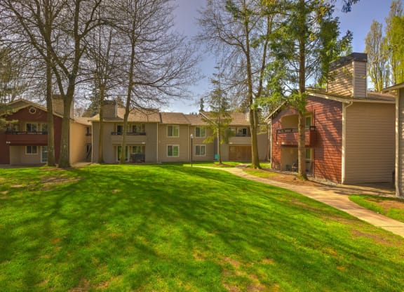 the view of a yard at Fulton's Crossing and Landing Apartments