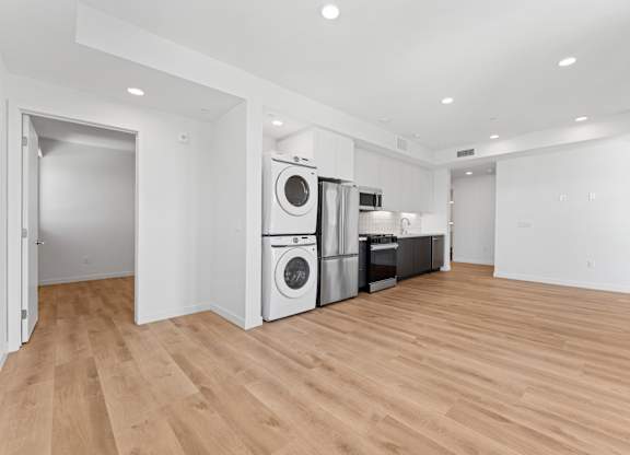 OnyxOnPark_SanDiego_CA_Vacant_2BR_B1_A laundry room with a washer and dryer.