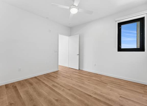 OnyxOnPark_SanDiego_CA_Vacant_2BR_B1_A room with a window and a ceiling fan.