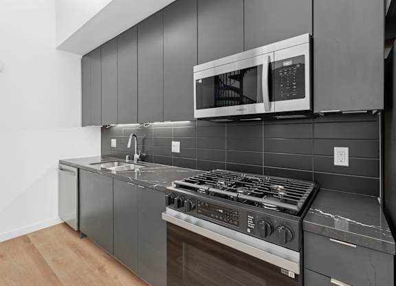 OnyxOnPark_SanDiego_CA_Vacant_Penthouse_A_A modern kitchen with a stove and microwave.