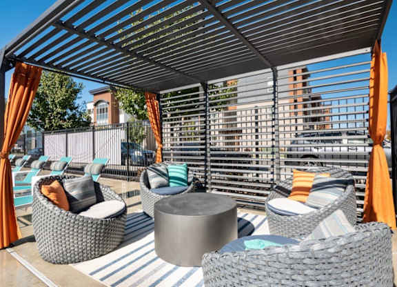 Axio 8400 Poolside Lounge Chairs