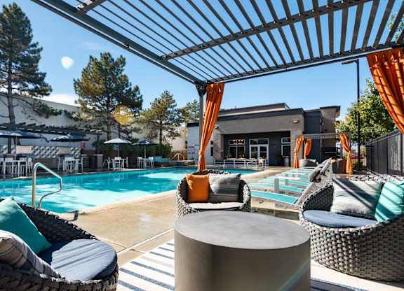 Axio 8400 Pool and Lounge Chairs