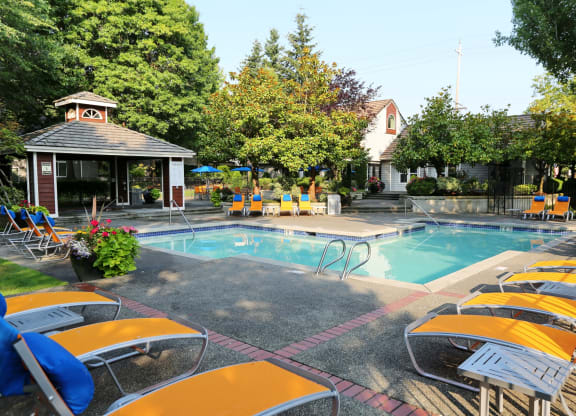 Fulton's Crossing and Landing Apartments pool with lounge chairs