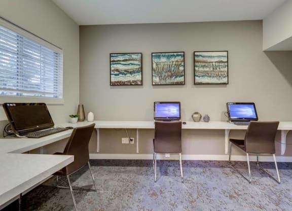 Fulton's Crossing and Landing Apartments co-working area