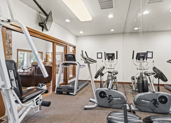 the gym at Ridgewood Apartments in Medford, OR