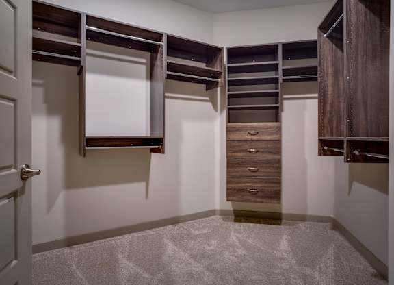Alton Optimist Park Walk-In Closet