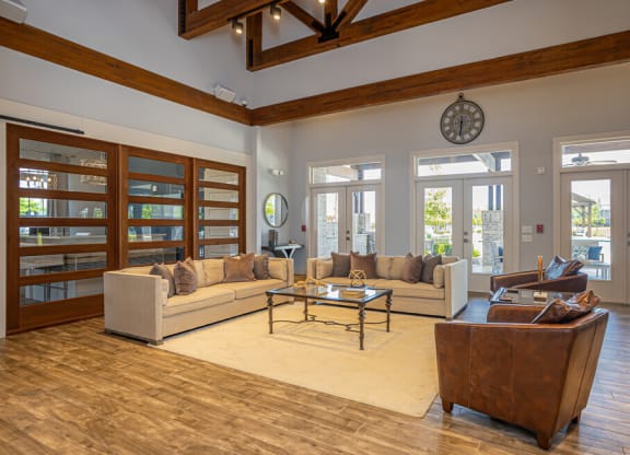 additional photo for property listing at chic digs with room to stretch out in the village 22 car
