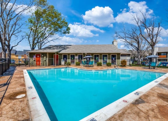 Cobble Hill Apartments in Fort Worth, Texas Clubhouse and Pool
