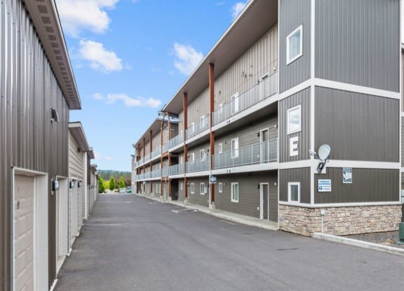 Dakota Flats Apartments in Spokane, Washington Exterior and Garages