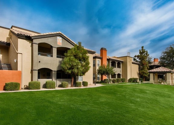 Desert Mirage Apartment Homes Exterior