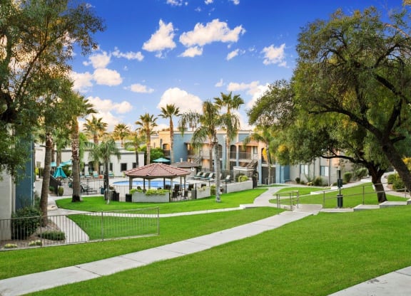 Domain 3201 Apartments Outdoor Walkways and Landscaping