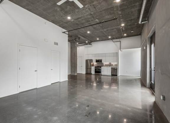 A large empty room with a concrete floor and ceiling.