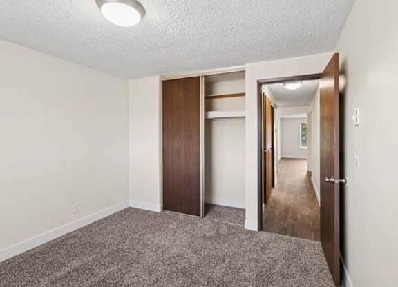 A room with a carpeted floor and a white ceiling with a light fixture.