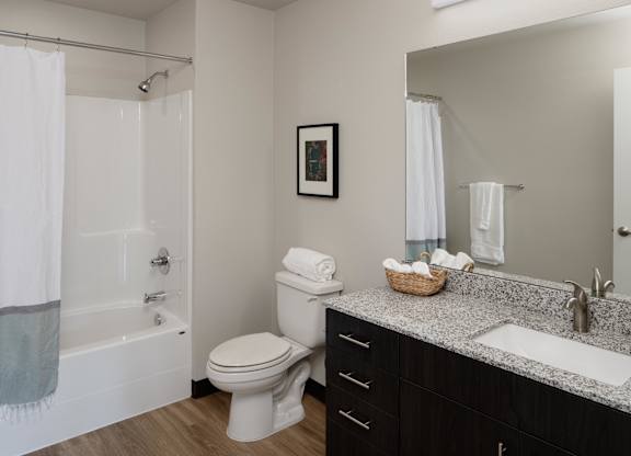 TheElwood_HappyValley_OR_2021_Bath1