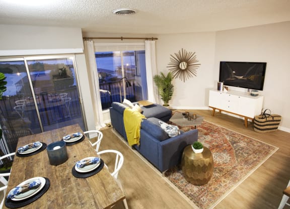 Evergreen Ridge_Richland WA_Apartment Living Room and Dining Room