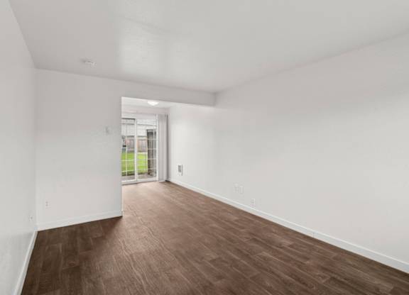 Evergreen Townhouses in Springfield, Oregon Living Room