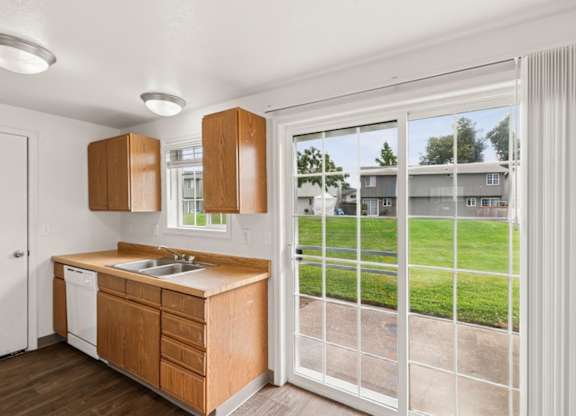 Evergreen Townhouses in Springfield, Oregon Kitchen
