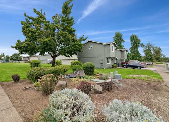 Evergreen Townhouses in Springfield, Oregon Exterior