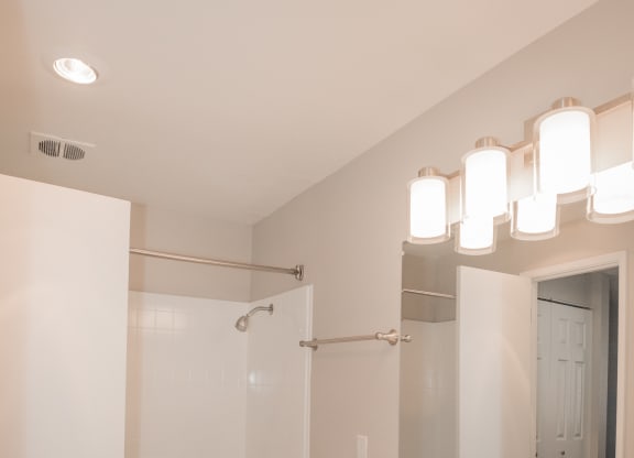 Fox Pointe Apartments Two Bedroom Model Bathroom