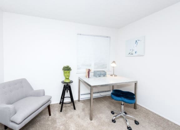 Fox Pointe Apartments Model Guest Room with Desk