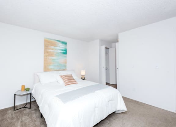 Fox Pointe Apartments Model Bedroom
