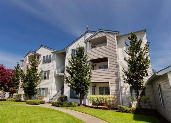 Hanover Apartments For Rent in Beaverton, OR exterior