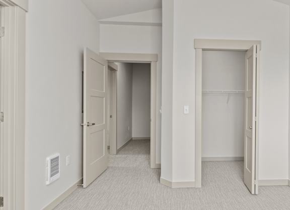 LarkViewVillage_Eugene_OR_2x2_Bedroom2