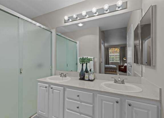 Keeler's Corner Apartments in Lynnwood, Washington Model Bathroom