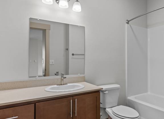 LarkViewVillage_Eugene_OR_1x1A_Bathroom