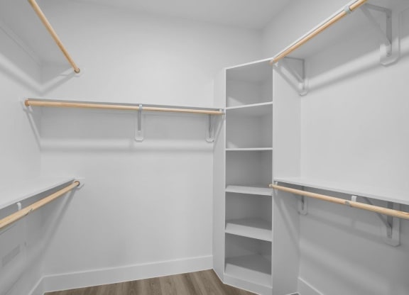 Lenox Katy Crossing Walk-In Closet
