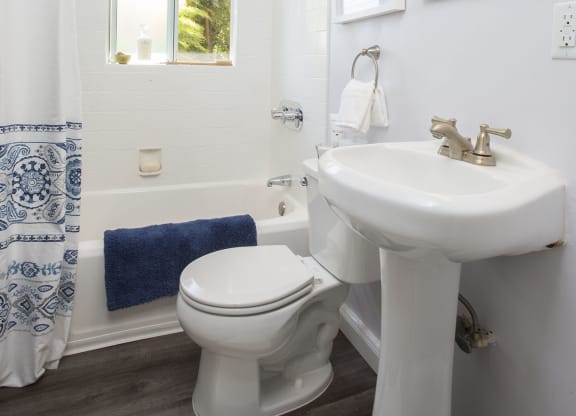 Marine View Apartments Model Bathroom