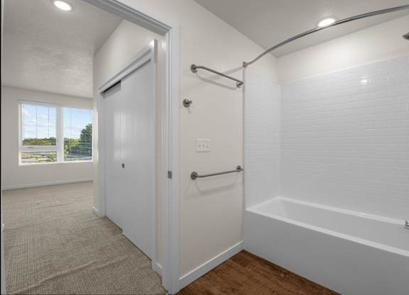 Meritage West Apartment Homes in Boise, Idaho Bathroom with Bathtub