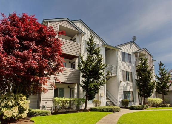 Lush Landscape  Hanover Apartments For Rent in Beaverton, OR