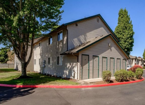 North Pointe_Corvallis_Building Exterior_Garages