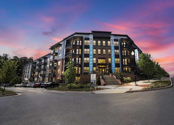 Skye Suwanee Town Center Apartments in Suwanee, Georgia Exterior