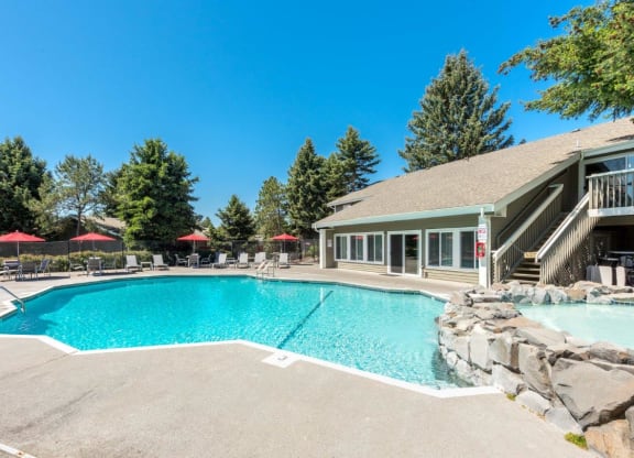 Fox Pointe Apartments Pool Area and Spa