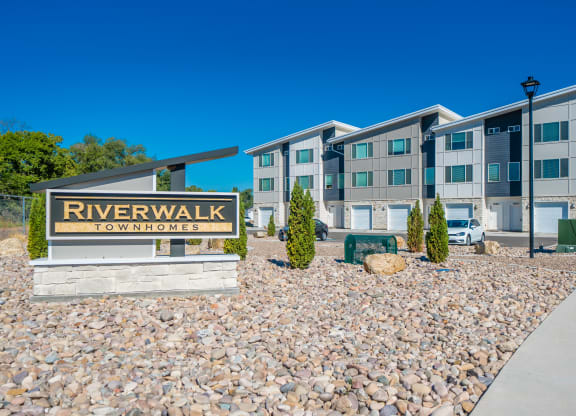 Riverwalk Townhomes Exterior signage