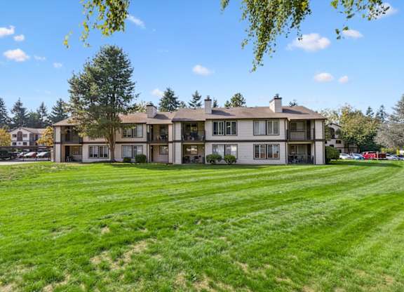 Lush Green Outdoor Spaces at Saratoga, Everett, 98204