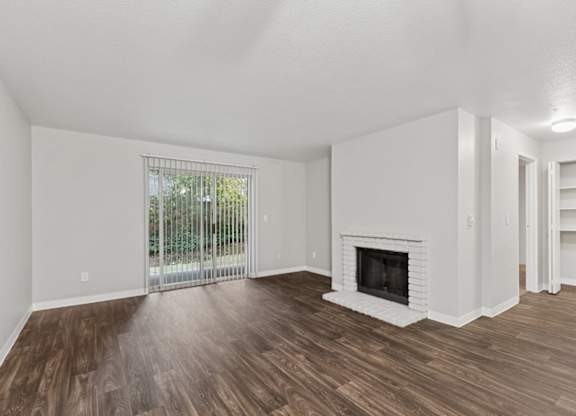 Living Room with Fireplace at Saratoga, Everett, WA, 98204
