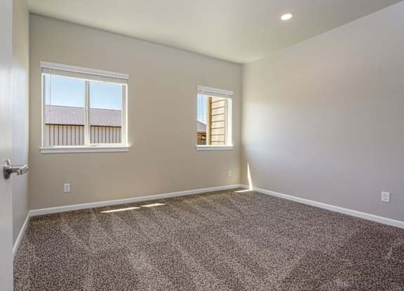 Spacious Room at Spring Woods Apartments, Oregon