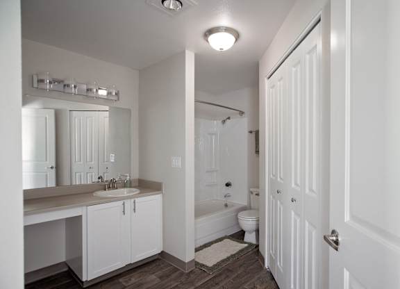 Stonesthrow Apartments Bathroom