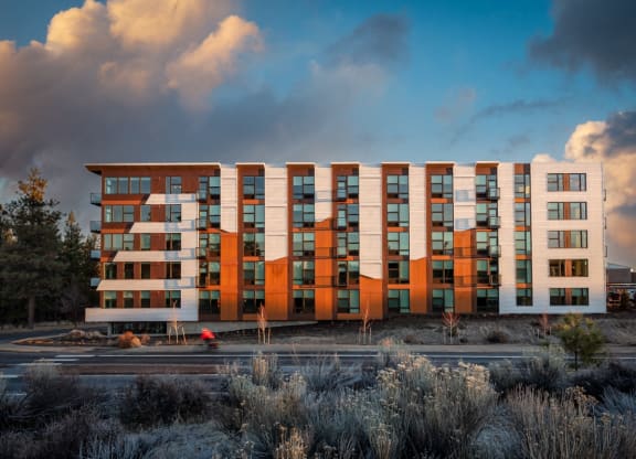Strata_Bend_OR_Exterior_day