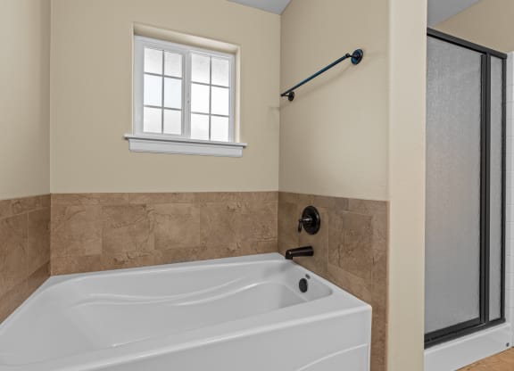 Little Tuscany Apartments & Townhomes - Bathroom