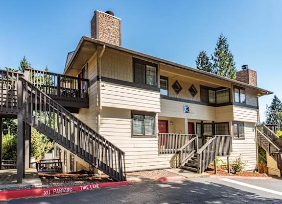 Exterior view of apartments at The Rosewood Apartments in Vancouver, Washington.