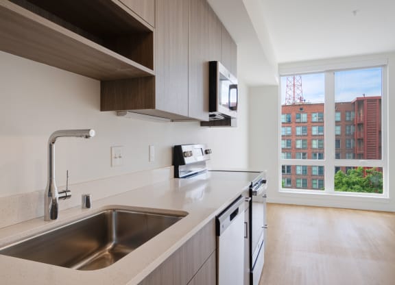 The Warren Apartments kitchen and stainless steel appliances