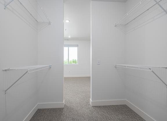 Vicinity at Horn Rapids Apartments Model Closet