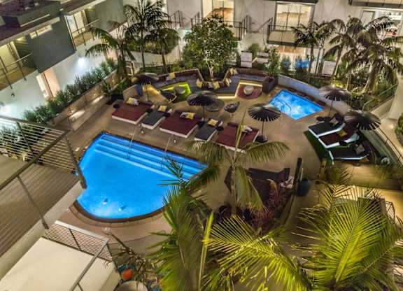 Vinz on Fairfax Apartments in Los Angeles, California Pool with Lounge Chairs