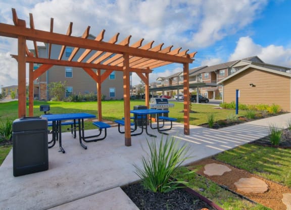 Volar Apartments BBQ Area