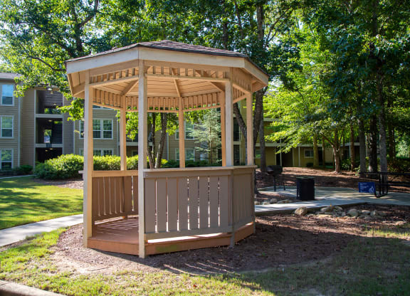 Walton Crossing Apartments Exterior Courtyard